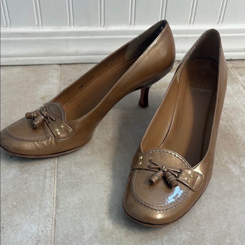 Stuart Weitzman Women's Gold Tassel Leather Kitten Heels 8.5